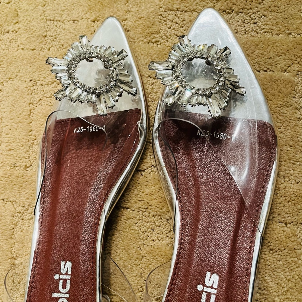 Brand New clear shoes for the parties. Size 7 for US . International size 39.